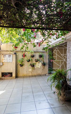 Casa à venda com 220m², 4 quartos e 2 vagas Casa à venda com 220m², 4 quartos e 2 vagasÁrea comum