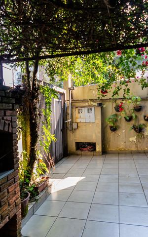 Casa à venda com 220m², 4 quartos e 2 vagas Casa à venda com 220m², 4 quartos e 2 vagasÁrea comum