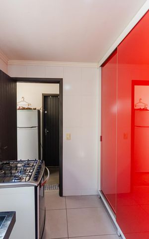 Casa à venda com 220m², 4 quartos e 2 vagas Casa à venda com 220m², 4 quartos e 2 vagasCozinha