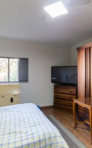 Casa à venda com 220m², 4 quartos e 2 vagas Casa à venda com 220m², 4 quartos e 2 vagasQuarto 1