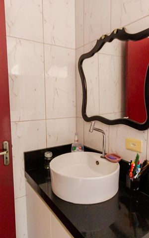 Casa à venda com 220m², 4 quartos e 2 vagas Casa à venda com 220m², 4 quartos e 2 vagasBanheiro