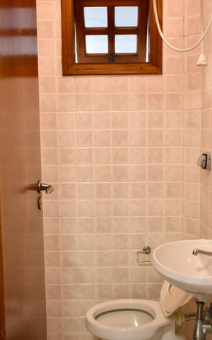 Casa à venda com 140m², 3 quartos e 2 vagas Casa à venda com 140m², 3 quartos e 2 vagasBanheiro de Serviço