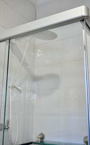 Casa à venda com 140m², 3 quartos e 2 vagas Casa à venda com 140m², 3 quartos e 2 vagasBanheiro Social
