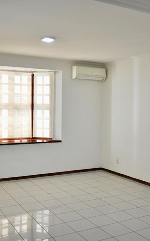 Casa à venda com 140m², 3 quartos e 2 vagas Casa à venda com 140m², 3 quartos e 2 vagasSala