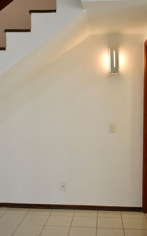 Casa à venda com 140m², 3 quartos e 2 vagas Casa à venda com 140m², 3 quartos e 2 vagasSala