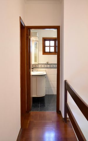 Casa à venda com 140m², 3 quartos e 2 vagas Casa à venda com 140m², 3 quartos e 2 vagasCorredor
