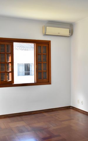 Casa à venda com 140m², 3 quartos e 2 vagas Casa à venda com 140m², 3 quartos e 2 vagasSuíte
