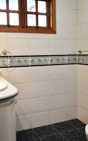Casa à venda com 140m², 3 quartos e 2 vagas Casa à venda com 140m², 3 quartos e 2 vagasBanheiro Social