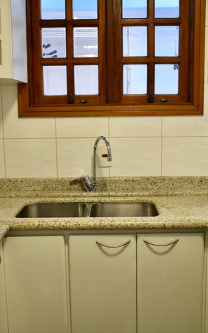 Casa à venda com 140m², 3 quartos e 2 vagas Casa à venda com 140m², 3 quartos e 2 vagasCozinha