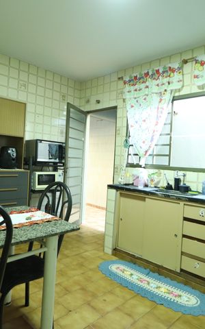 Casa para alugar com 299m², 4 quartos e 6 vagasCozinha