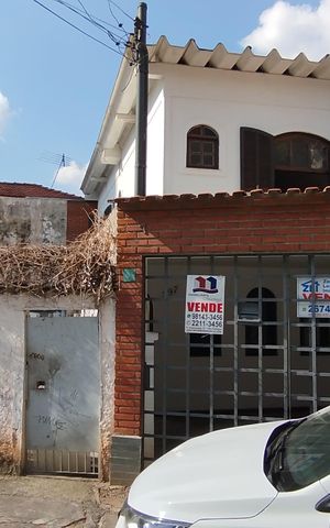 Casa à venda com 110m², 2 quartos e 1 vaga Casa à venda com 110m², 2 quartos e 1 vagaFachada