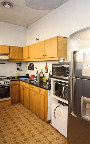 Casa à venda com 280m², 4 quartos e 6 vagas Casa à venda com 280m², 4 quartos e 6 vagasCozinha