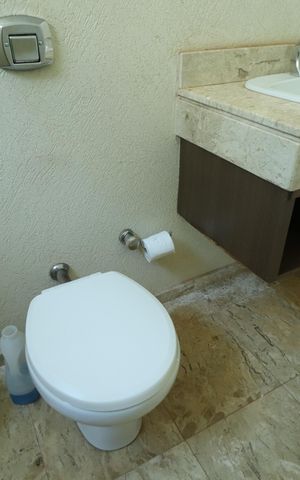 Casa para alugar com 237m², 5 quartos e 3 vagasBanheiro Social 1