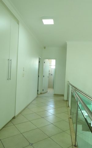 Casa para alugar com 237m², 5 quartos e 3 vagasCorredor