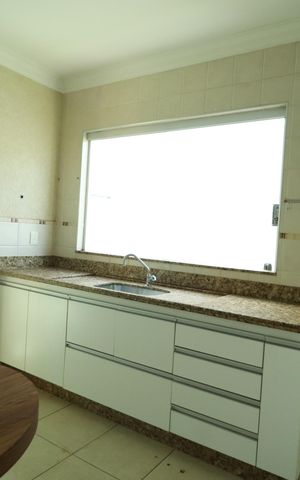 Casa para alugar com 237m², 5 quartos e 3 vagasCozinha