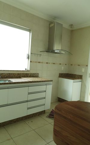 Casa para alugar com 237m², 5 quartos e 3 vagasCozinha