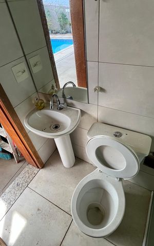 Casa para alugar com 200m², 5 quartos e 2 vagasBanheiro de Serviço