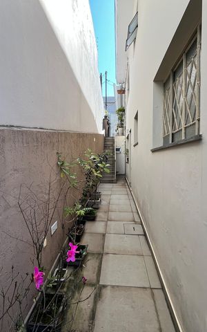 Casa para alugar com 200m², 5 quartos e 2 vagasEscada