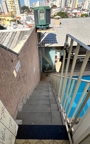 Casa para alugar com 200m², 5 quartos e 2 vagasEscada