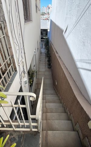 Casa para alugar com 200m², 5 quartos e 2 vagasEscada
