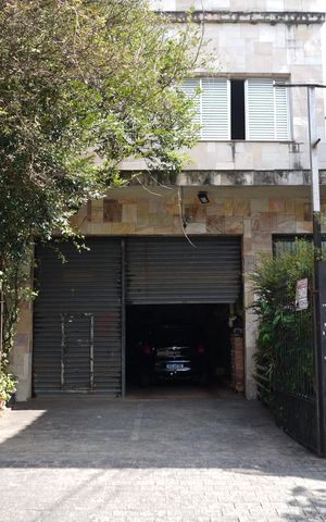 Casa à venda com 516m², 6 quartos e 9 vagasFachada
