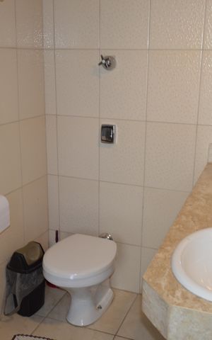Casa à venda com 220m², 2 quartos e 2 vagasBanheiro