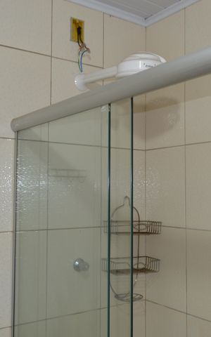 Casa à venda com 220m², 2 quartos e 2 vagasBanheiro de serviço