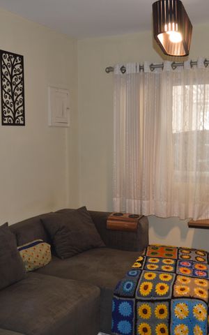 Casa à venda com 220m², 2 quartos e 2 vagasSala