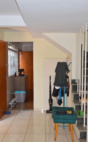 Casa à venda com 220m², 2 quartos e 2 vagasSala