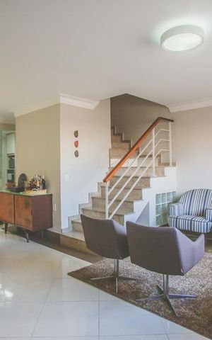 Casa de condomínio à venda com 135m², 3 quartos e 2 vagas Casa de condomínio à venda com 135m², 3 quartos e 2 vagasSala