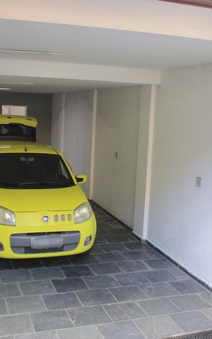 Casa à venda com 230m², 4 quartos e 6 vagasGaragem