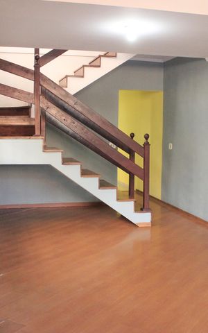 Casa à venda com 230m², 4 quartos e 6 vagasSala