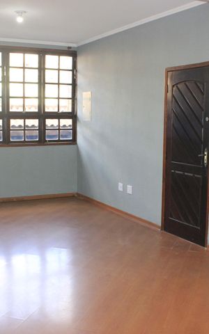 Casa à venda com 230m², 4 quartos e 6 vagasSala