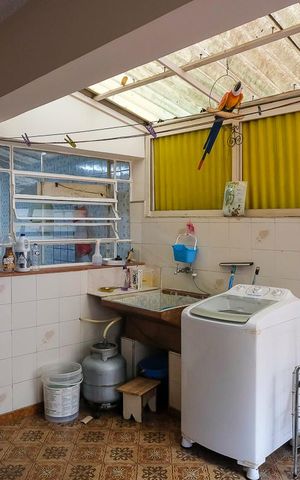 Casa à venda com 200m², 3 quartos e 4 vagasÁrea de serviço