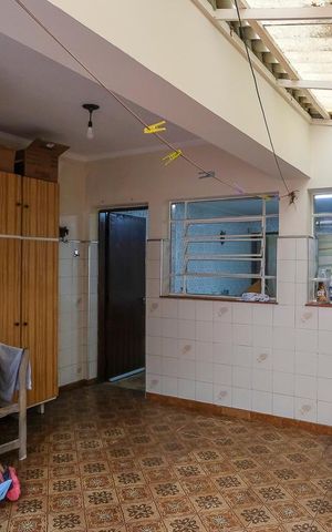 Casa à venda com 200m², 3 quartos e 4 vagasÁrea de serviço