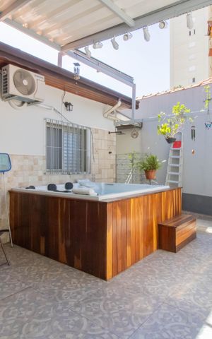 Casa à venda com 367m², 2 quartos e 5 vagas Casa à venda com 367m², 2 quartos e 5 vagasQuintal