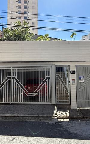 Casa à venda com 367m², 2 quartos e 5 vagas Casa à venda com 367m², 2 quartos e 5 vagasPlaca