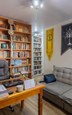 Casa à venda com 367m², 2 quartos e 5 vagas Casa à venda com 367m², 2 quartos e 5 vagasEscritorio
