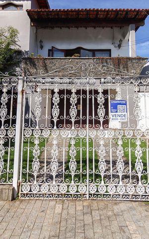 Casa à venda com 858m², 4 quartos e 4 vagasFachada