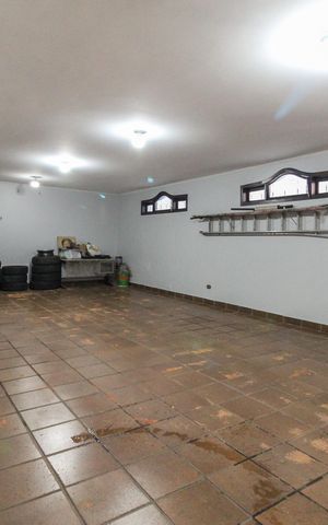 Casa à venda com 858m², 4 quartos e 4 vagasGaragem