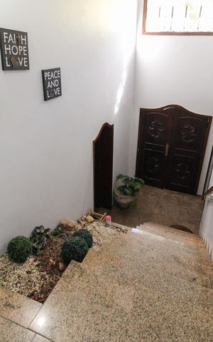 Casa à venda com 858m², 4 quartos e 4 vagasEntrada