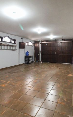 Casa à venda com 858m², 4 quartos e 4 vagasGaragem