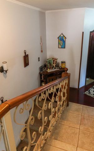 Casa à venda com 858m², 4 quartos e 4 vagasEscada