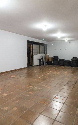 Casa à venda com 858m², 4 quartos e 4 vagasGaragem