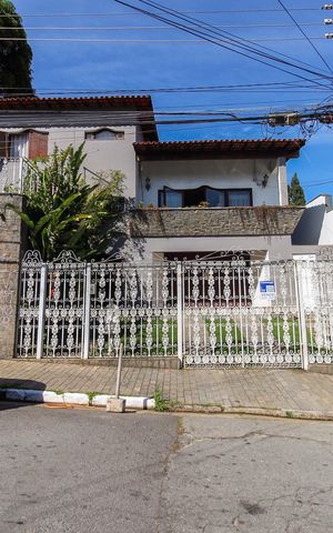 Casa à venda com 858m², 4 quartos e 4 vagasFachada