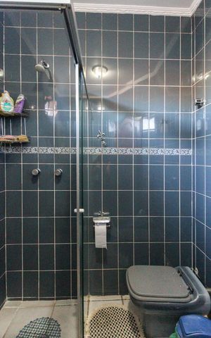 Casa à venda com 858m², 4 quartos e 4 vagasBanheiro 2