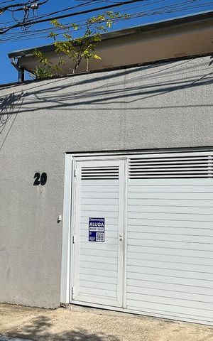 Casa para alugar com 115m², 2 quartos e 1 vagaFachada + plaquinha