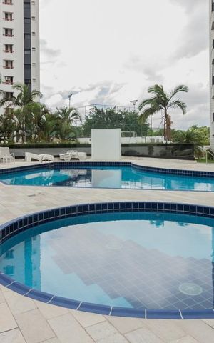 Apartamento à venda com 250m², 5 quartos e 5 vagas Apartamento à venda com 250m², 5 quartos e 5 vagasArea Comum - Piscina