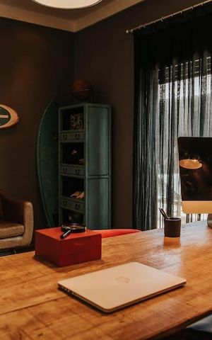 Casa de condomínio à venda com 200m², 3 quartos e 2 vagasEscritório