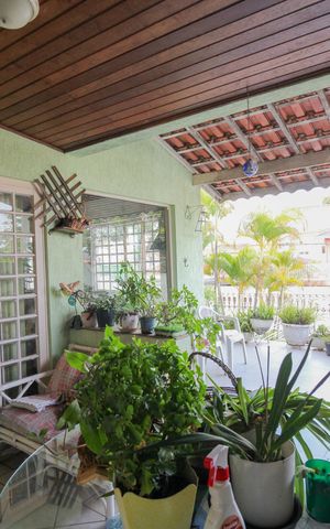 Casa à venda com 346m², 4 quartos e 3 vagas Descanso